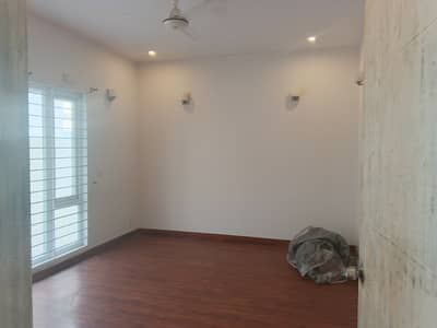 Stunning 500 Yards Ground Rear Portion is Available For Rent