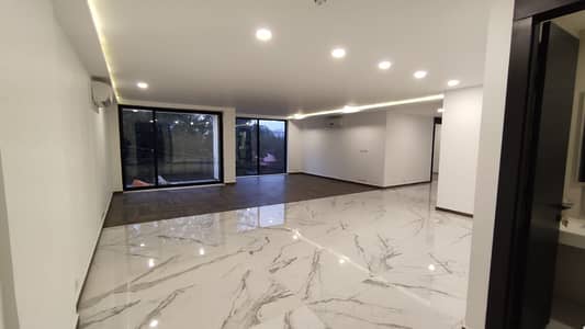 *MOST PREMIUM PLACE, PLATINUM BUILDING, CALM STREET SUPER SPACIOUS APARTMENT GULBERG 3 LAHORE*