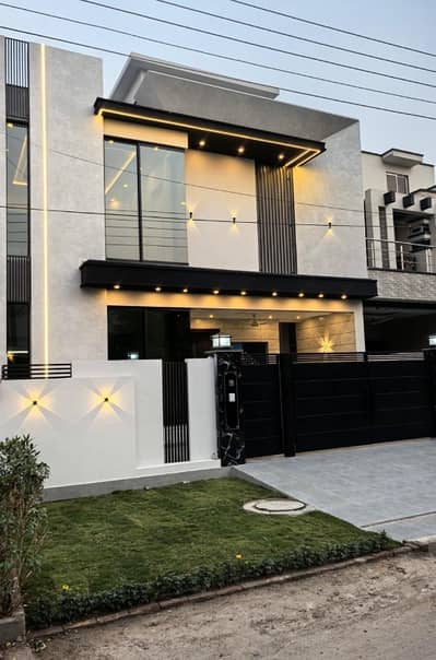 10 Marla Premium Residence for Sale Formanites Housing Society (Hot Location)