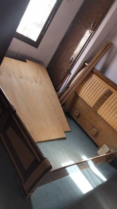 bed and dress ( mattress nahi h)