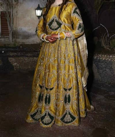 dress urgent for sell price 7000