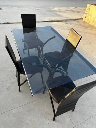 urgent sale Dining Table