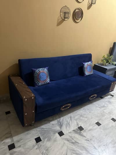 sofa come bed, 2 sofa chairs,center table for sale