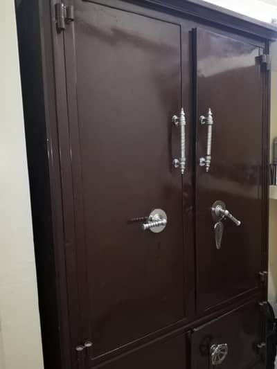 Home used metal cabinets/Almari for sale - Heavy weight good condition