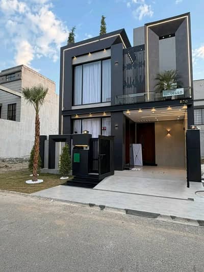5 Marla Luxury House is Available for Rent in Bahria Town Lahore