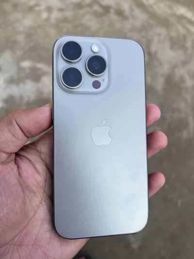 I am sale iPhone 16pro 256gb iCloud locked