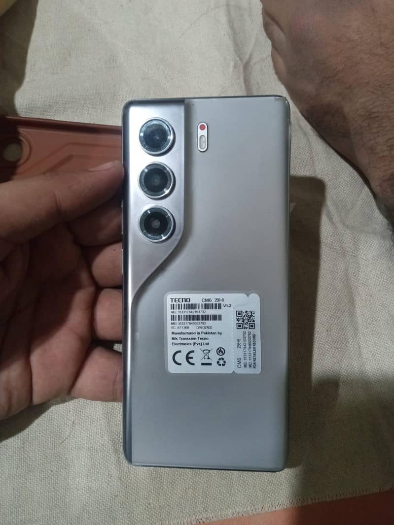 Tecno camon 40 pro 0