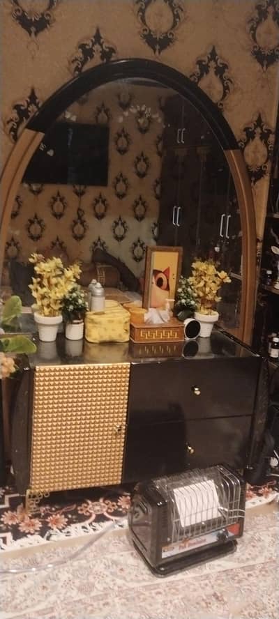 Dressing table used 1 year