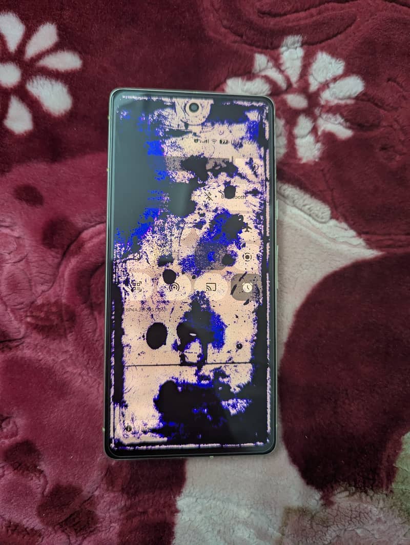 Google Pixel 7 screen damage 2
