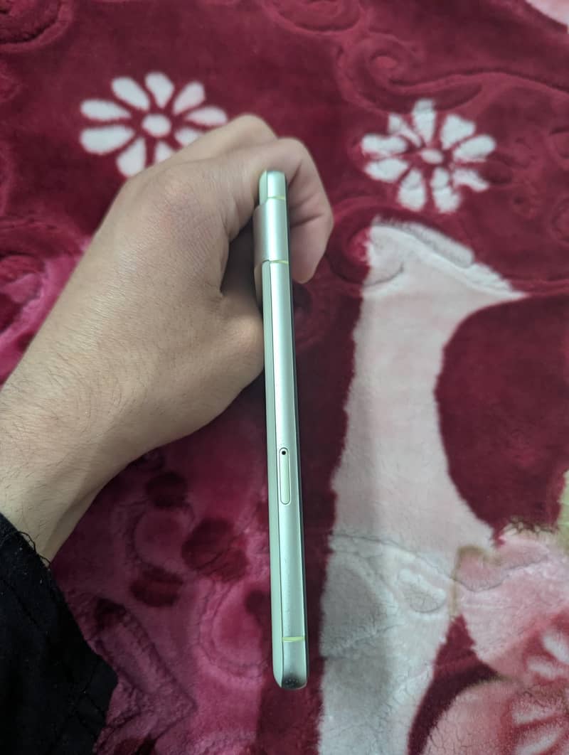 Google Pixel 7 screen damage 5