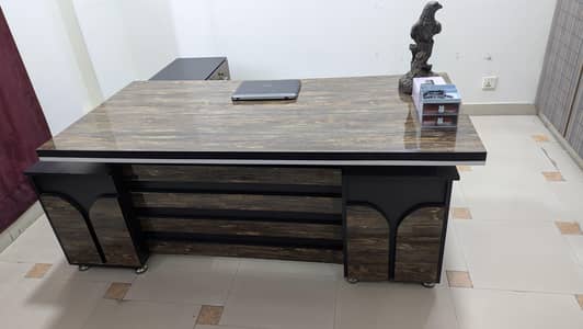 Office Table L shaped (brand new condition)