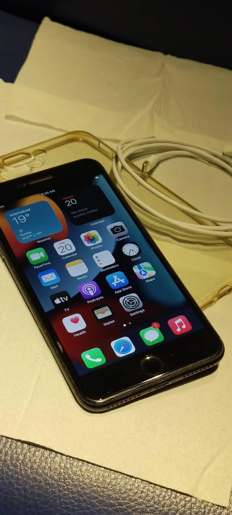 IPHONE 7 plus  . . . . . . 1