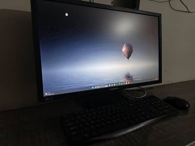 Dell Desktop with Samsung 24 inch LCD & Complete Accessories