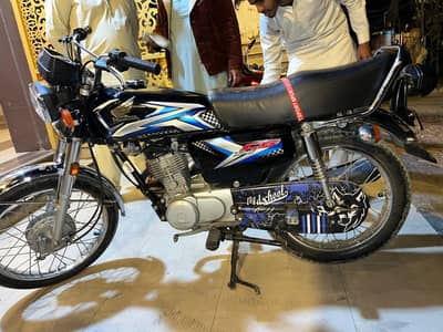 CG 125 for sale black color 10/10 frist owner