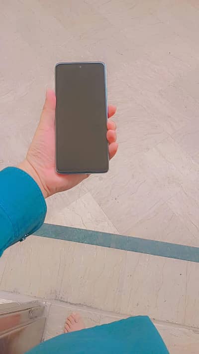 infinix hot 40 pro , with box charger, 8+8/256 best condition no fault