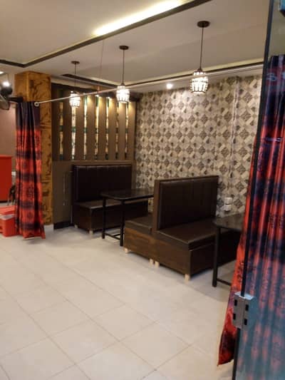 5 sate sofa and table for sale in good  condition