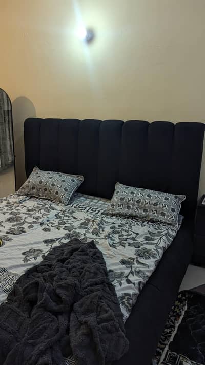 Bubble bed (black color) with side table