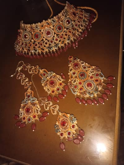 JEWLRY SET IN NEW CONDITION