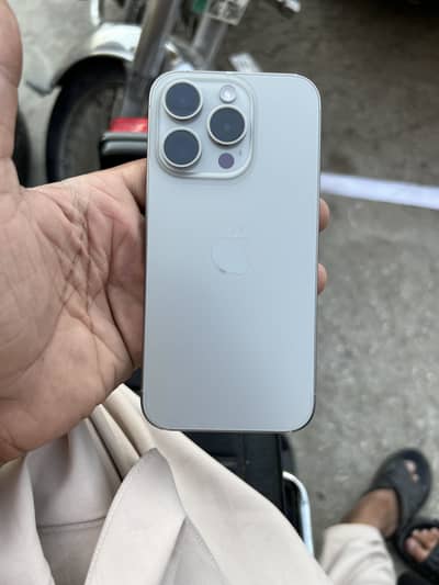 iPhone 15 pro 256 jv