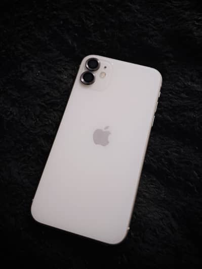 Iphone 11 white (PTA approved) full genuine