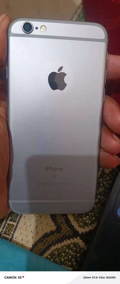 I phone 6s 32gb fingr khrab hy betry 87  non pta
