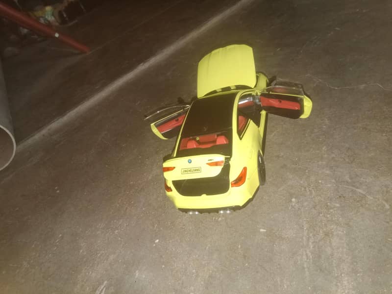 DIECAST MODEL BMW M4 1