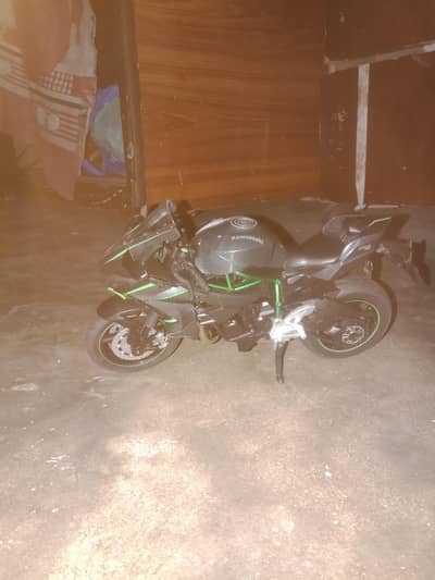 KAWASAKI NINJA H2R DIECAST MODEL