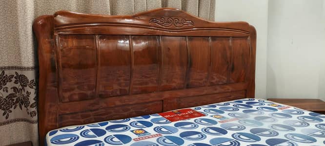 solid wood Set king size with side tables dressing brand new condition
