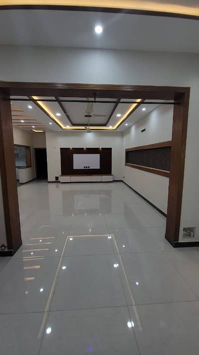 GULBERG RESIDENCIA 7M UPPER FLOOR 4 RENT FOR SALE