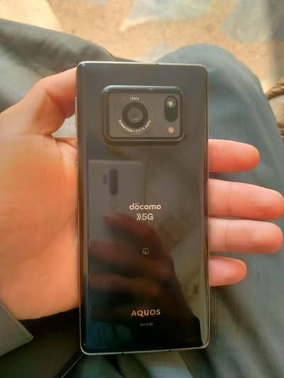 aquos R6 12 + 128 gb