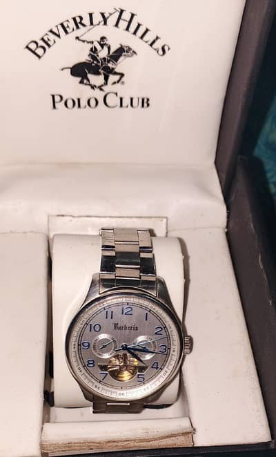 yeh ghadi Kuch time use hui thi lkn bilkul sahi hai