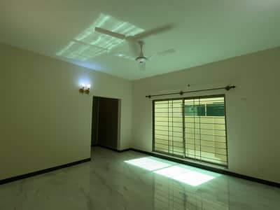 375 Square Yards House For Sale In Rs. 71500000 Only