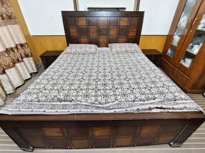 double bed, king size with side tables