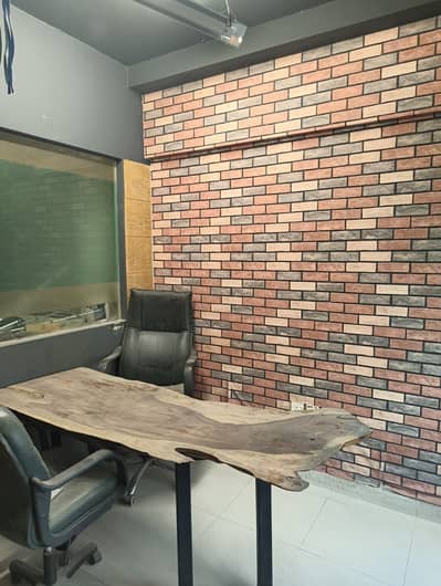 Sharing office space/shop available for rent