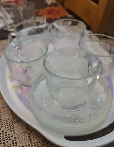 5 tea cups ,4 saucers, 5 kehwa cups