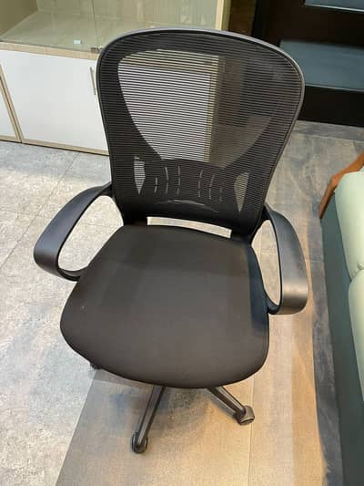 Office Chairs Available for Sale - Excellent Condition in Rs 7500