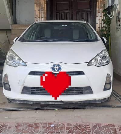 Aqua 2013 hybrid (2013)modle for sale