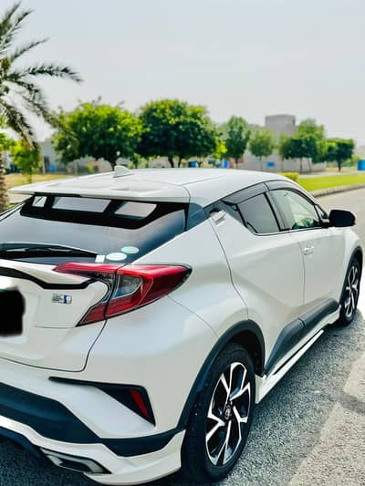 C-HR g mod Nero gives 34 fuel avg