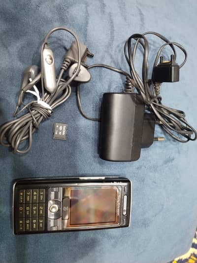 Sony Ericsson  k800i with all accessories in original