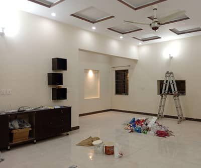 Luxury Brand New Kanal Upper Portion Lower Locked For Family