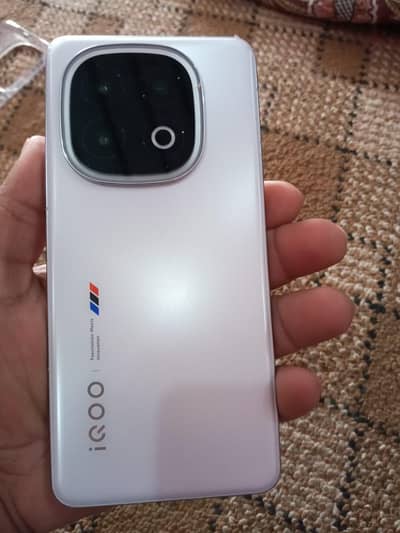 Vivo iQOO 13.1 Month Used with Box  Beast For gaming 120 Fps
