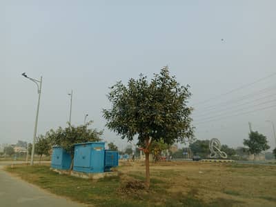 1 Kanal Plot Back Of Main 150 Ft Road. Near Park