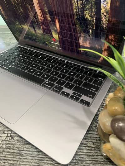 Macbook Air M1 13 Inches 8GBRAM/256GBSSD