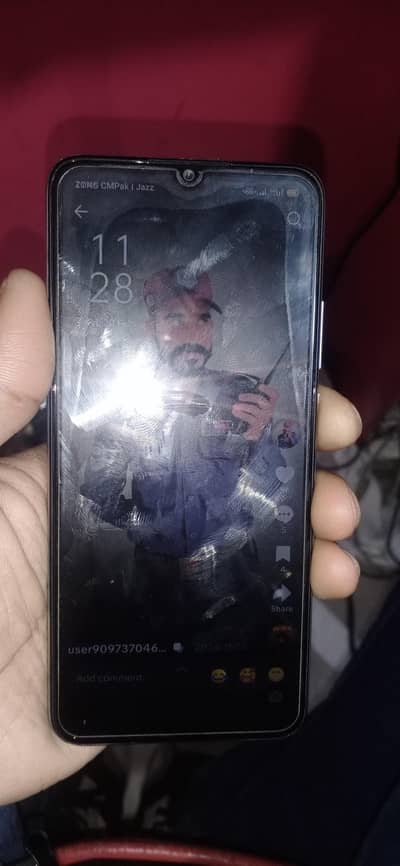 oppo A15.4. 64gb ha mobile ki back py rag halak Laga ha celar ho jaya