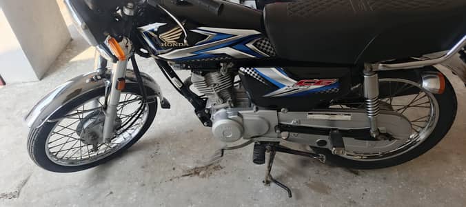 gadi total genuine ha koi maasla nai ha all ok ha 24/25 03186069084