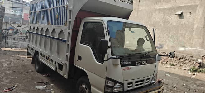 isuzu NKR mini truck