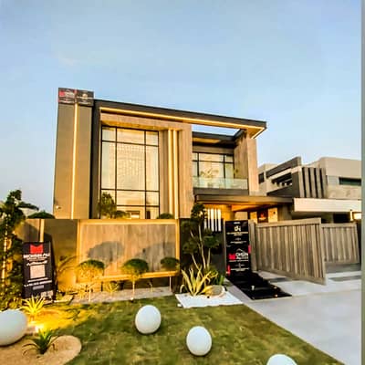 1 KANAL SUPERB FURNISEH EYE CATCHING SUPERB LUXURY BUNGALOW FOR SALE
