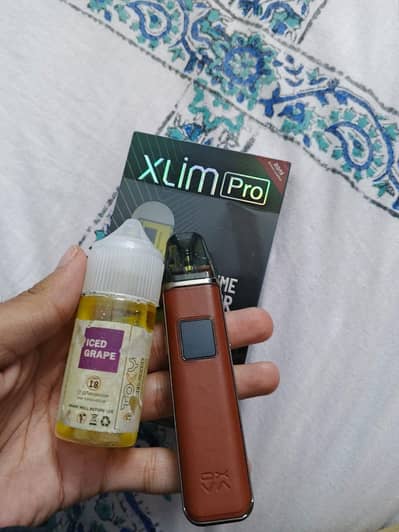 Oxva Xlim pro with bottle of 10ml flavour free (iced grapes freebase)
