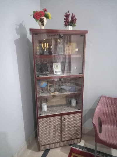 corner showcase