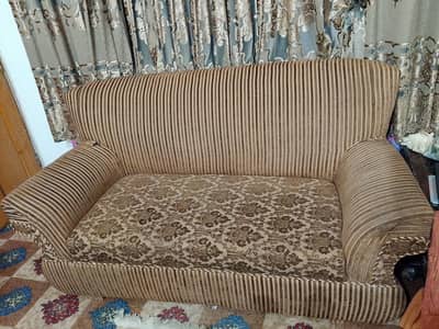 sofa in good condition. . 6 seater